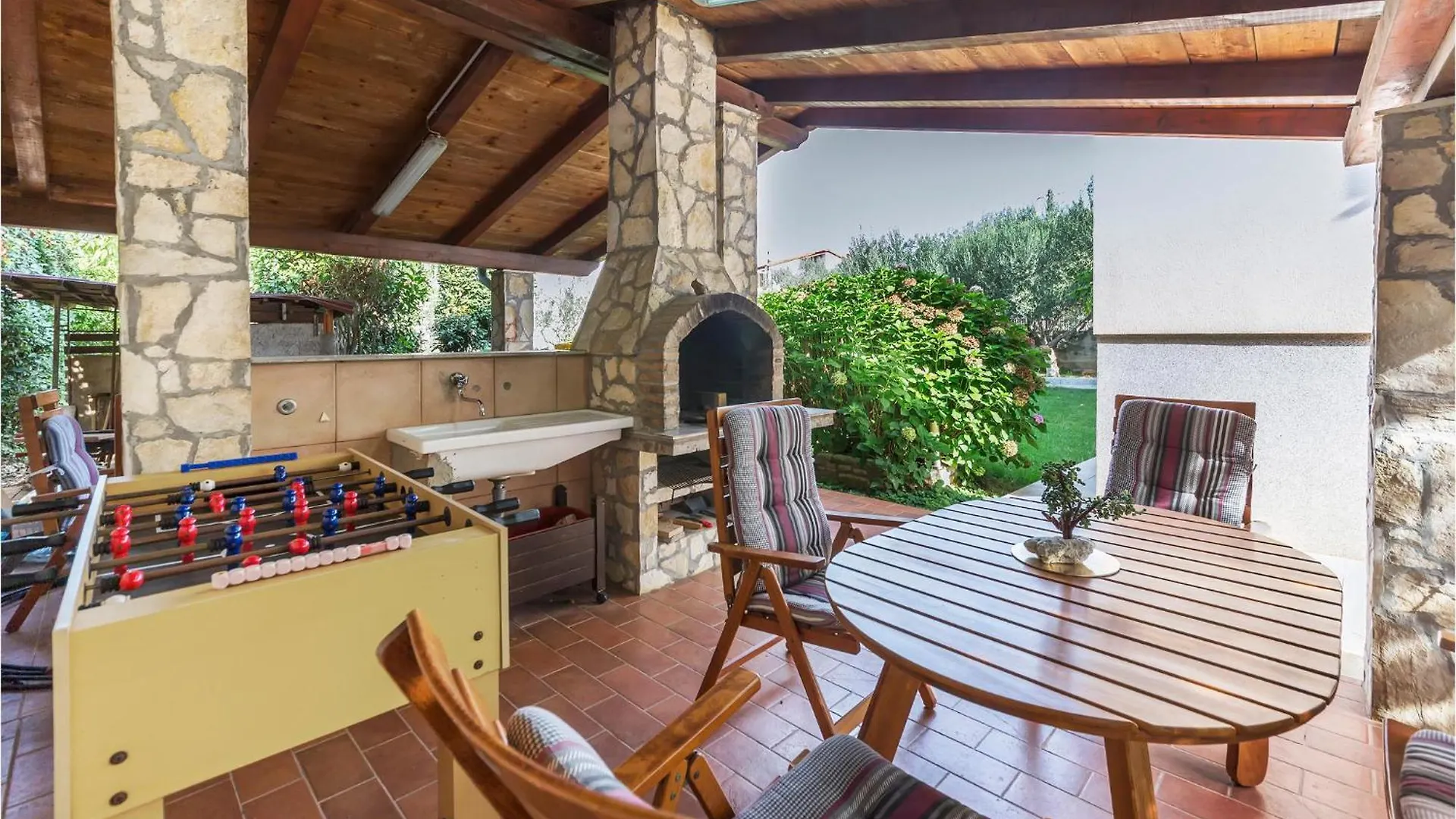Gorgeous Apartment In Pula With Wifi 0*,
